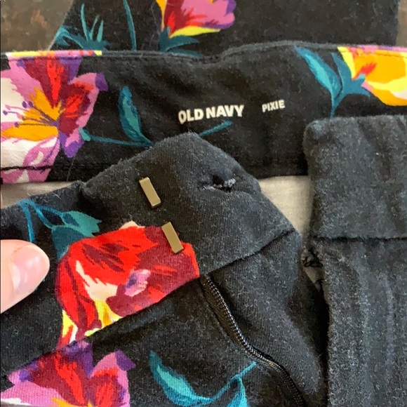 Old navy pixie pants - Picture 2 of 2